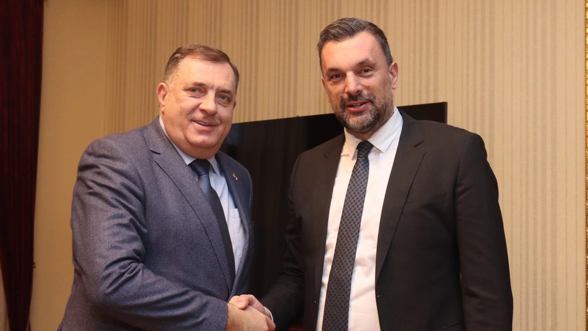 Cirkus se nastavlja: Konaković sada glumi 'baju' i gumicom briše SNSD, Dodik ponovno vrijeđa i prijeti